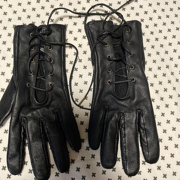 100% Leather Gloves - Picture 1 of 2